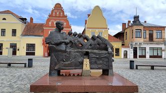 Monument to Radvilas Chest