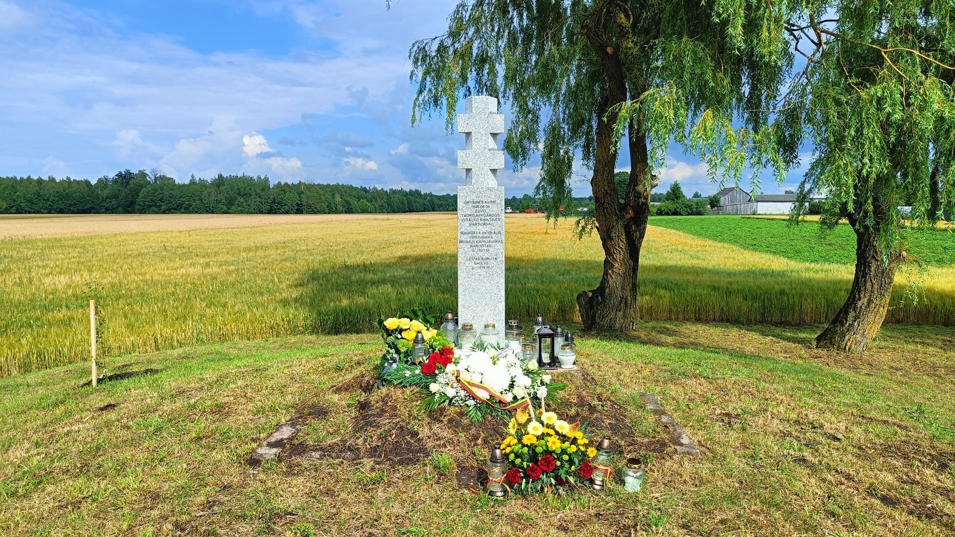 Paminklas Tauro apygardos partizanams (Karužai)