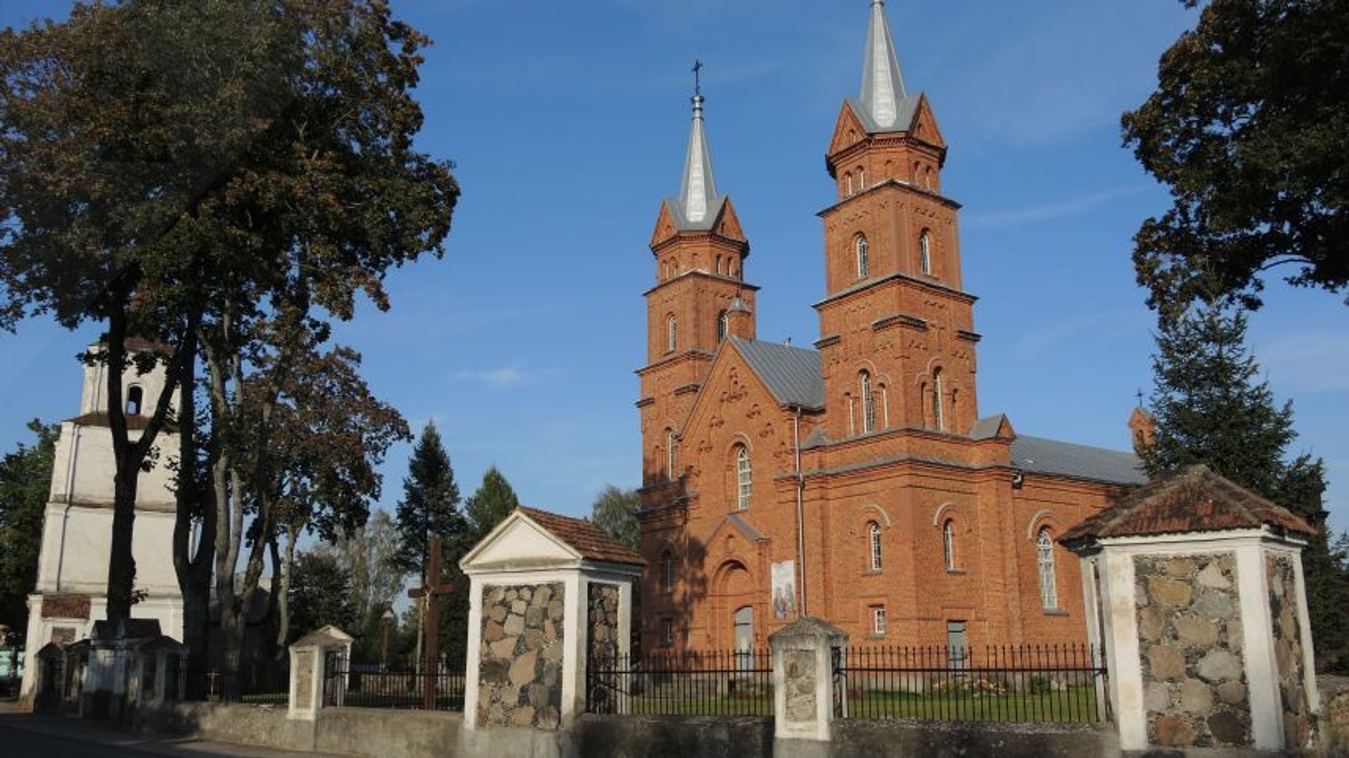 Dusetų Švč. Trejybės bažnyčia ir varpinė