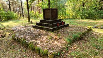 Akuočiai Manor Old Cemetery