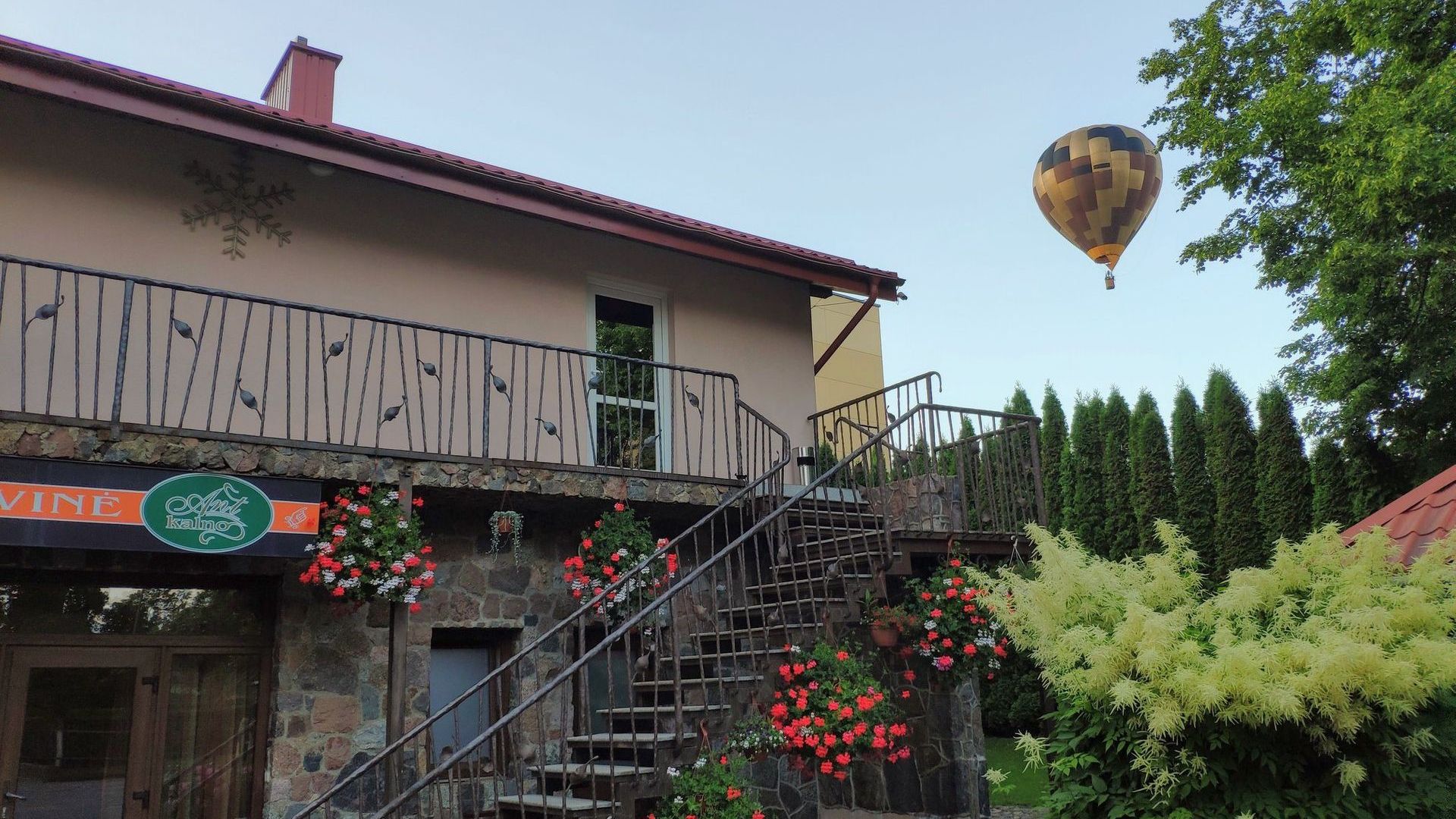 Cafe On Hill