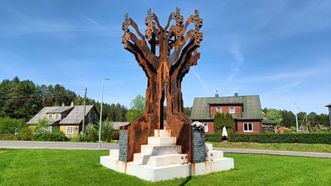 Monument Čiobiškis Oak for Partisans