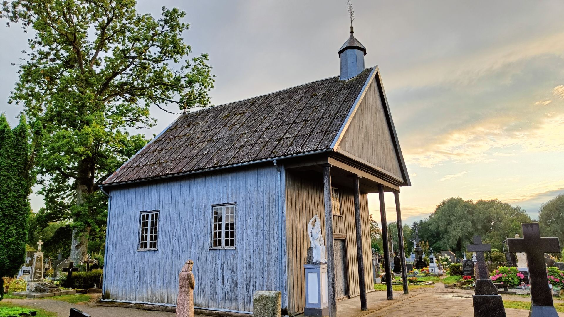 Švėkšnos (Vilkėno) kapinių koplyčia