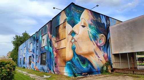 Mural Kiss