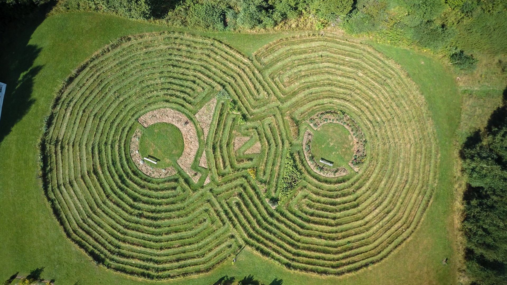 Park of Energetic Labyrinths and Geometric Shapes