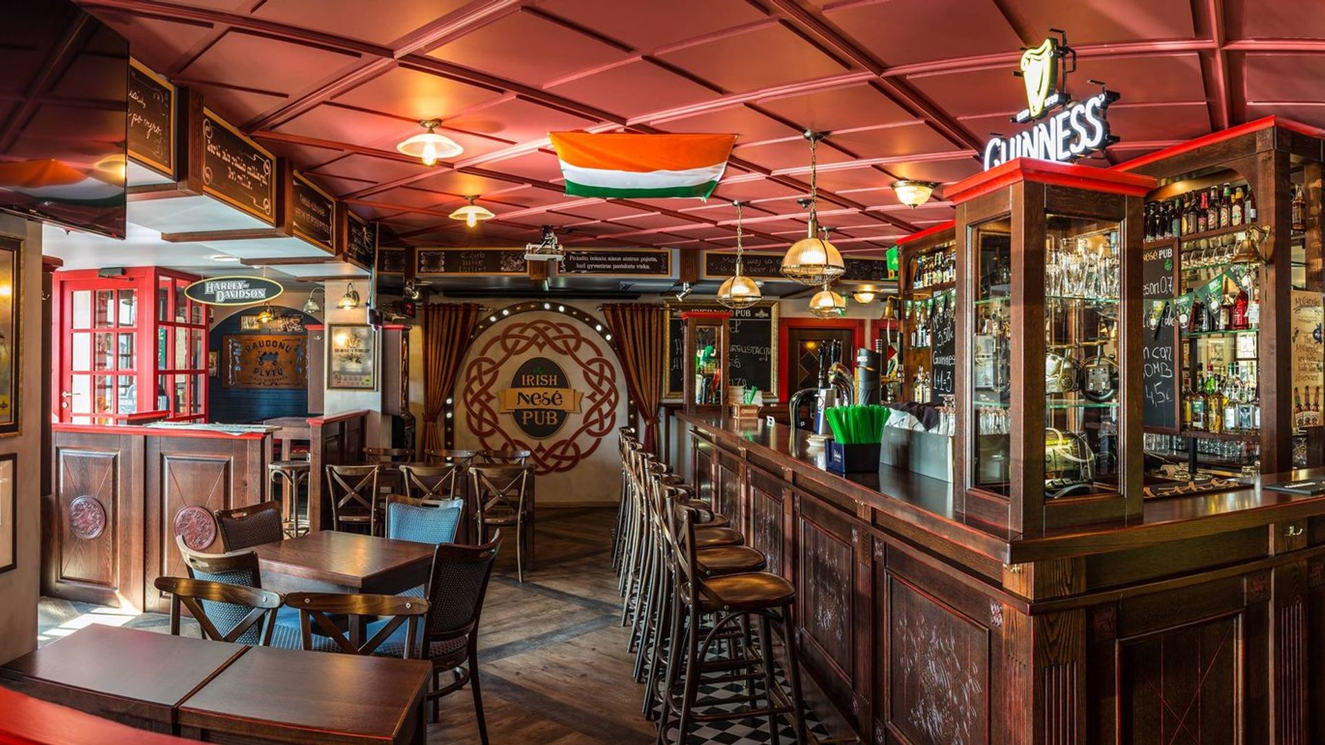 Irish Nesė Pub