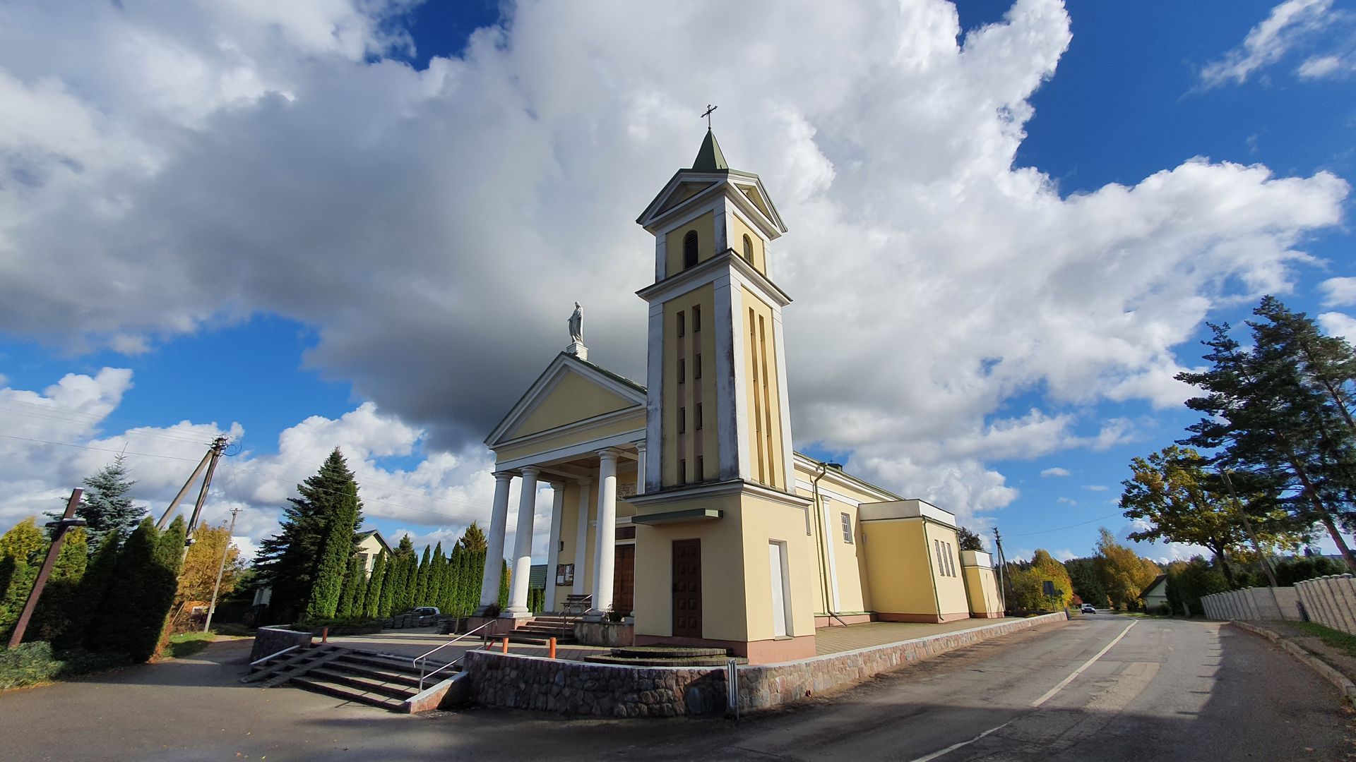 Mickūnų Švč. Mergelės Marijos Ėmimo į dangų bažnyčia