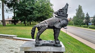 Sculpture Iron Wolf