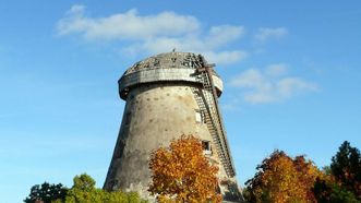 Žagarė Manor Windmill