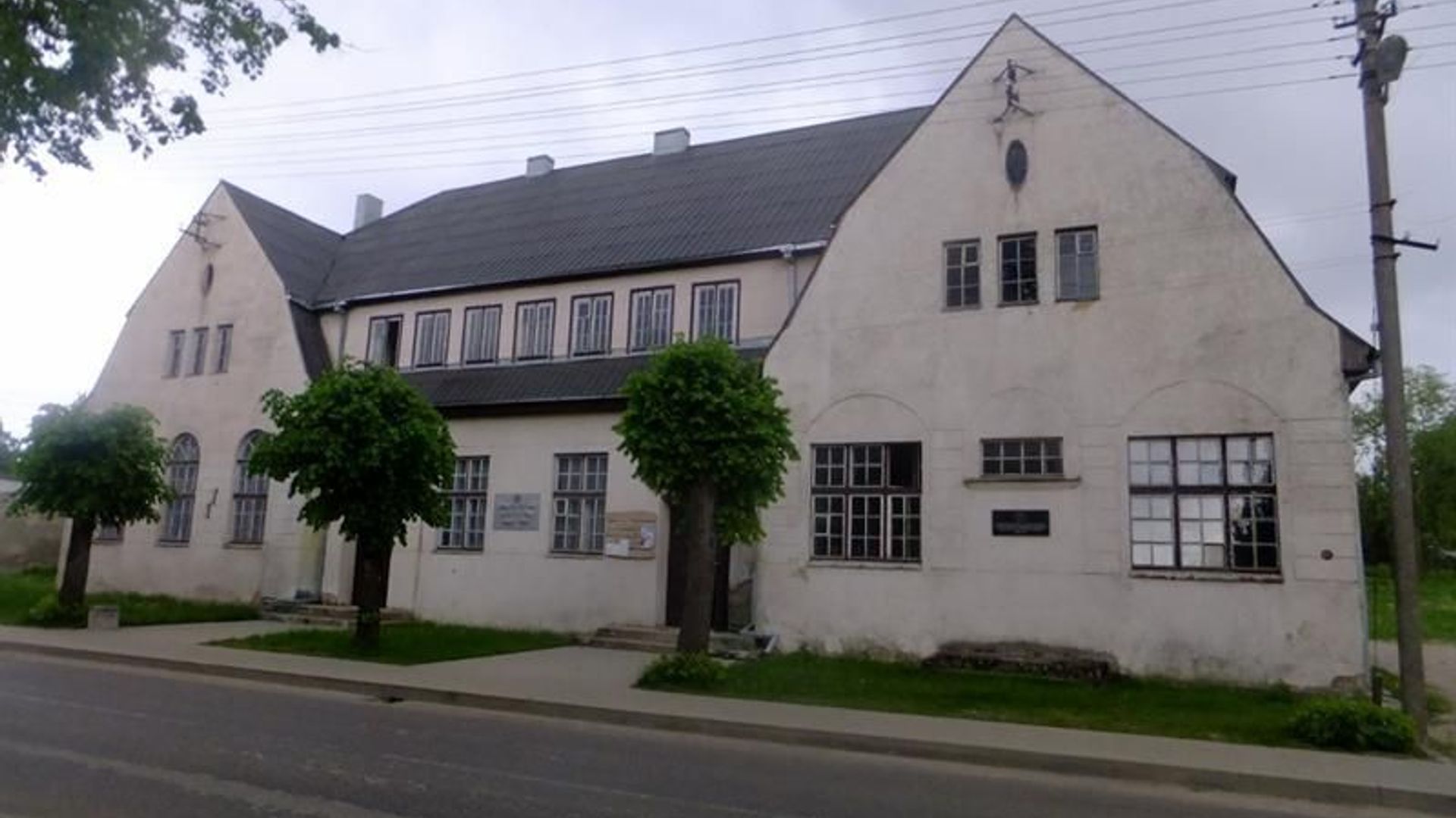 Former Smalininkai School Building