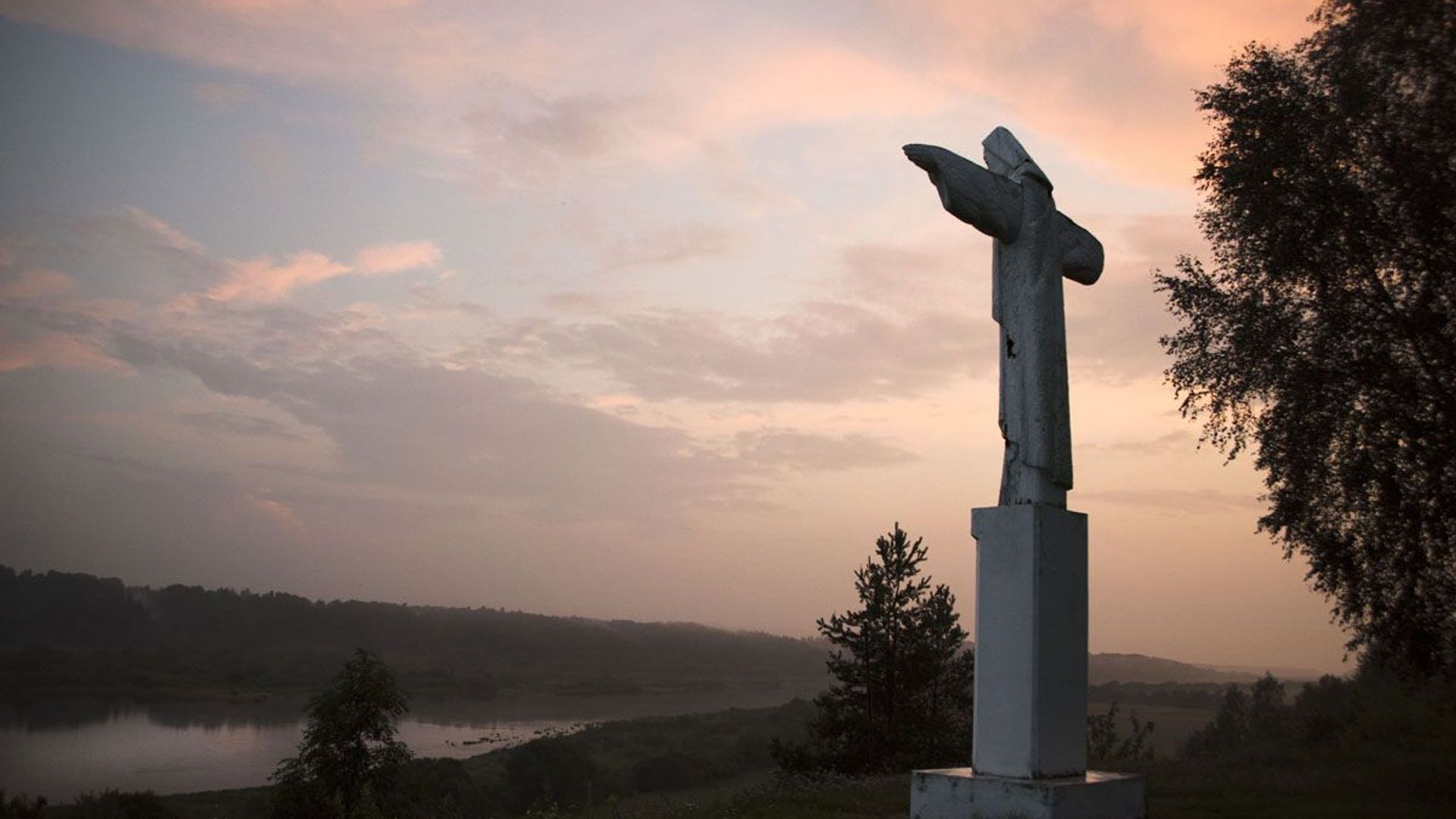 Sculpture Blessing Christ