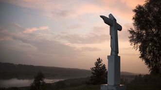 Sculpture Blessing Christ