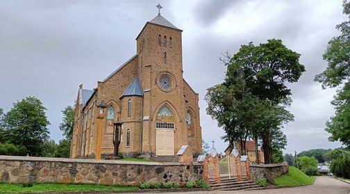 Veprių Švč. Mergelės Marijos Rožančiaus Karalienės bažnyčia