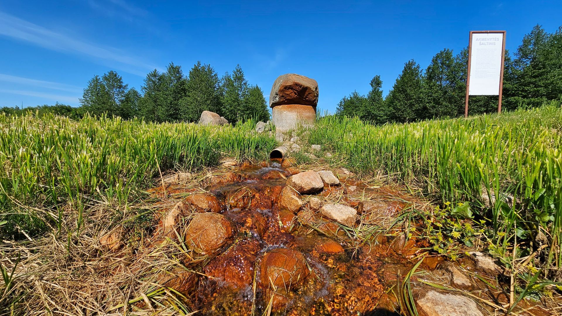 Akmenyte spring