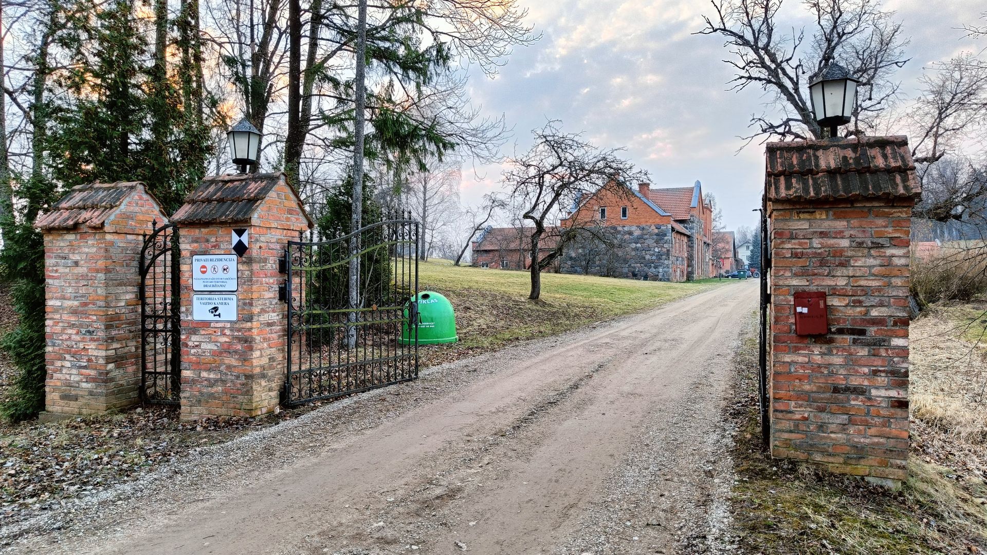 Šešuolėlių dvaras