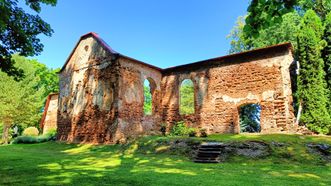 Lankeliškių senosios bažnyčios griuvėsiai