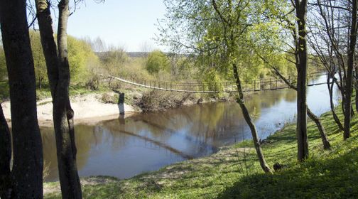 Dituvos kabantis tiltas per Miniją