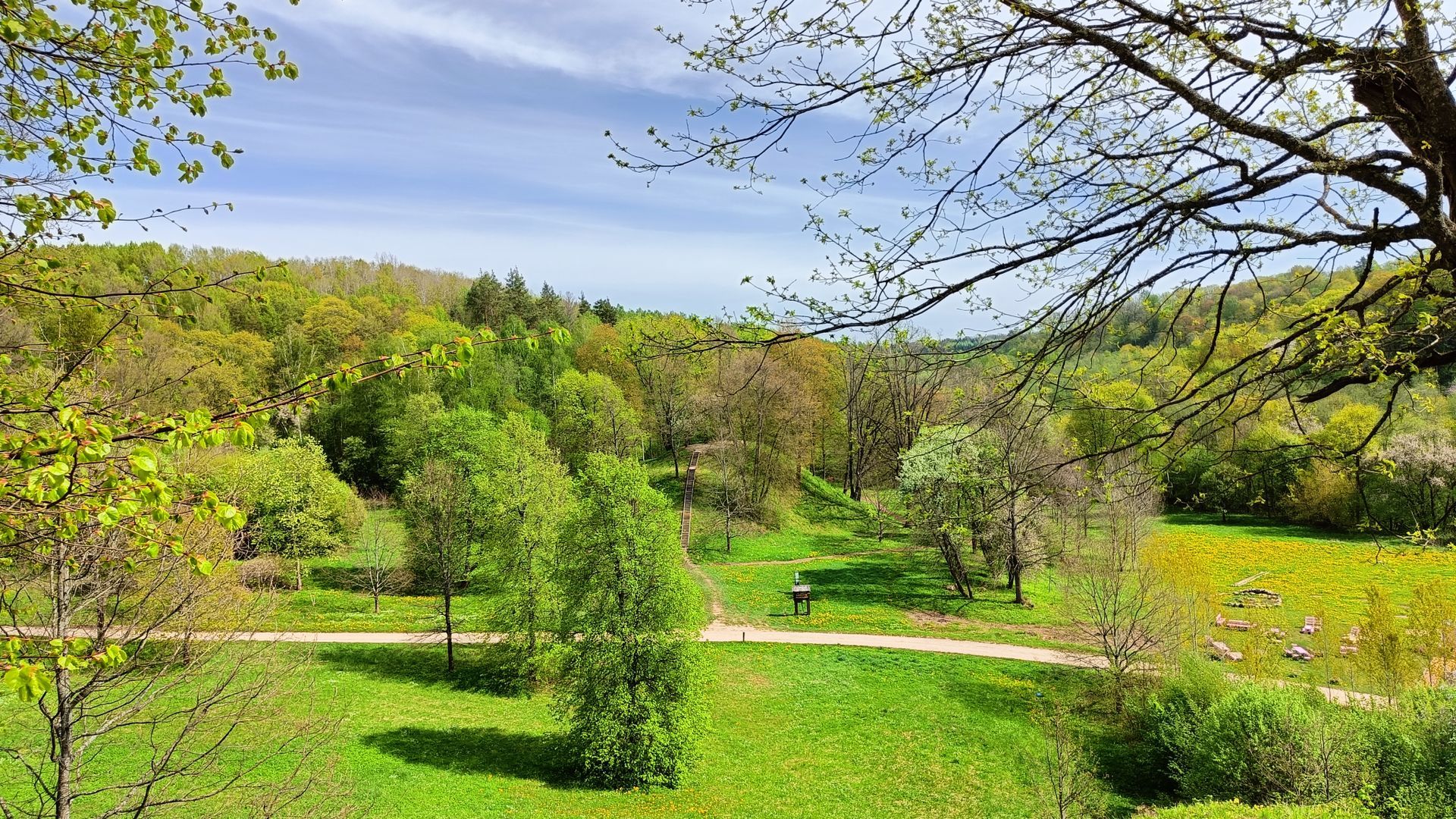 Karmazinai Mound