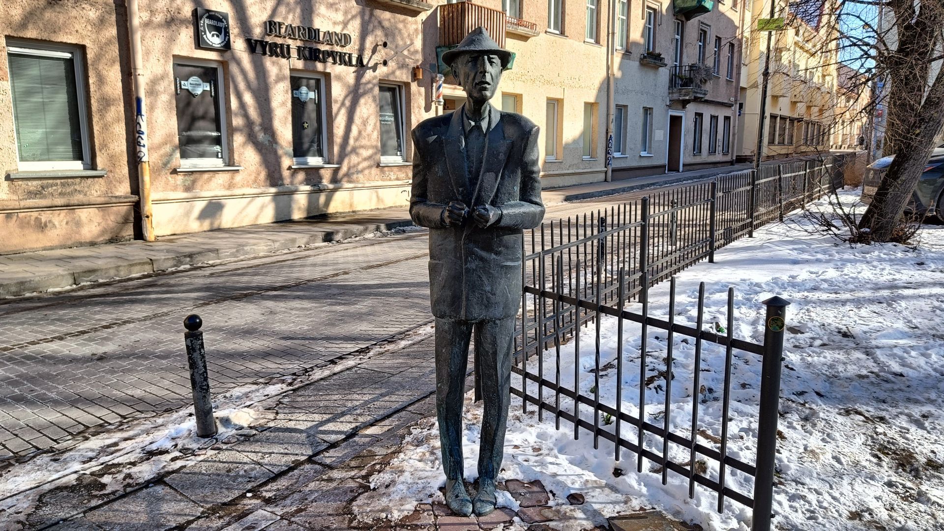 Sculpture of Leonard Cohen