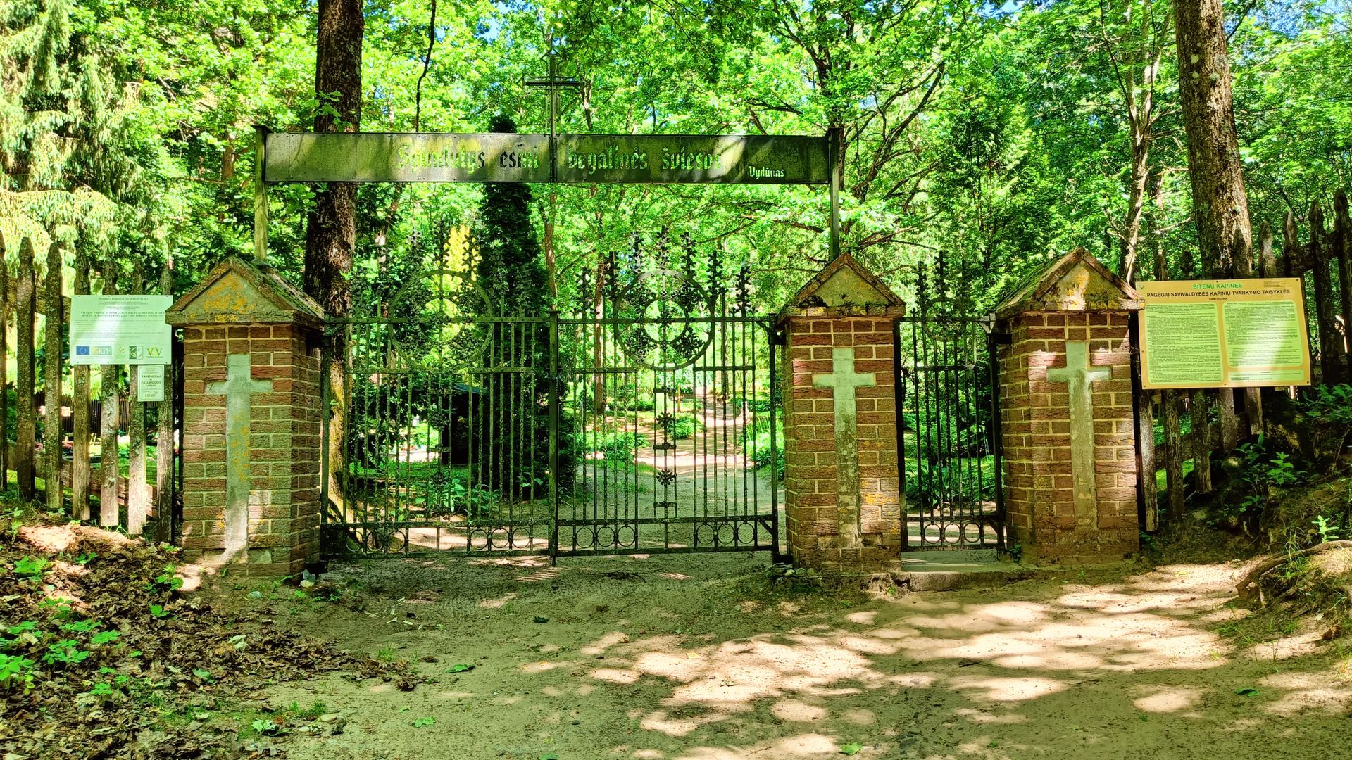 Bitėnai Cemetery