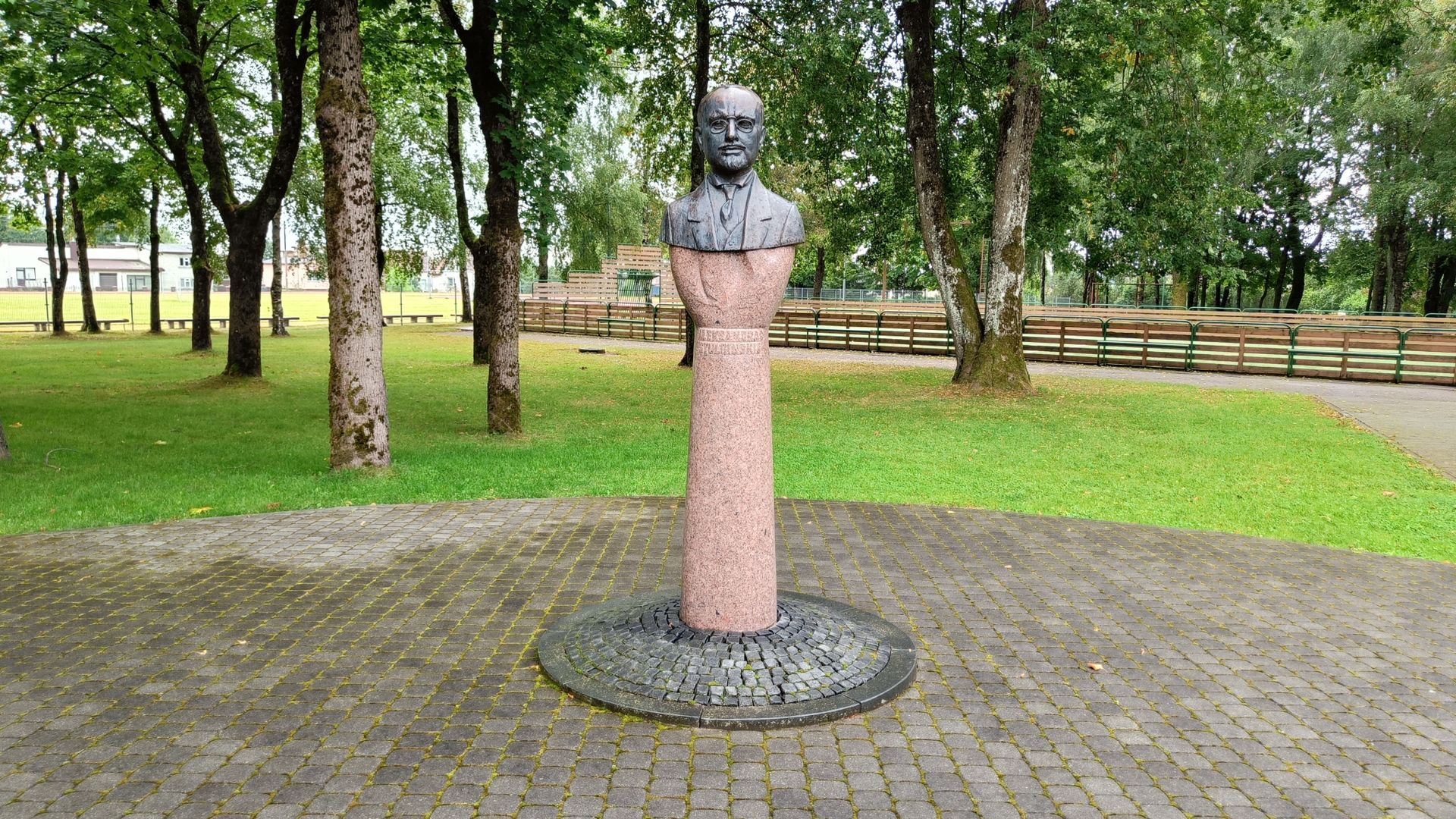Paminklas prezidentui Aleksandrui Stulginskiui