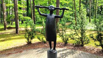 Sculpture Girl