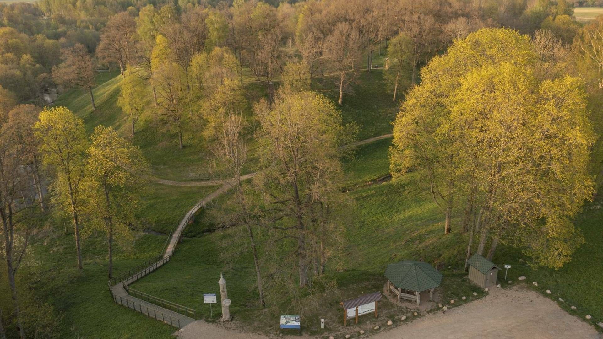 Apuolė Mound