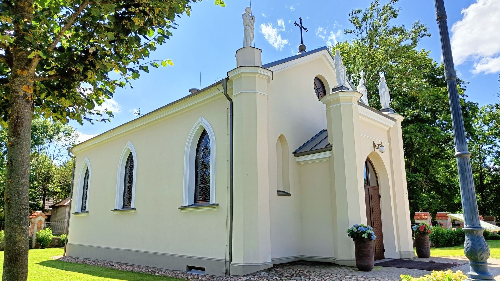 Trakų Vokė Manor's Chapel-Mausoleum