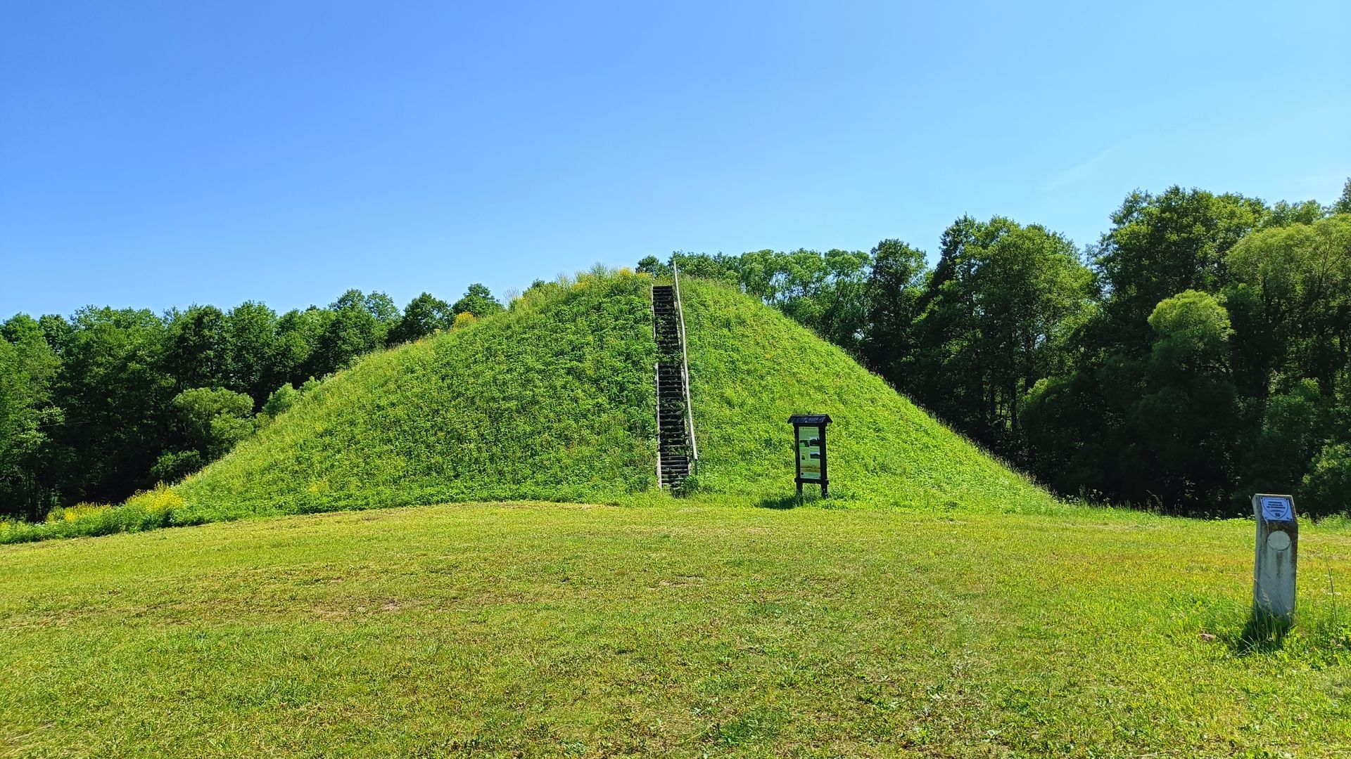 Poteronys Mound