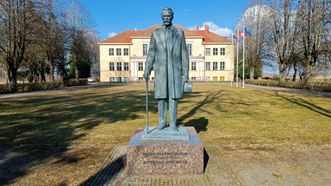 Monument to President Antanas Smetona