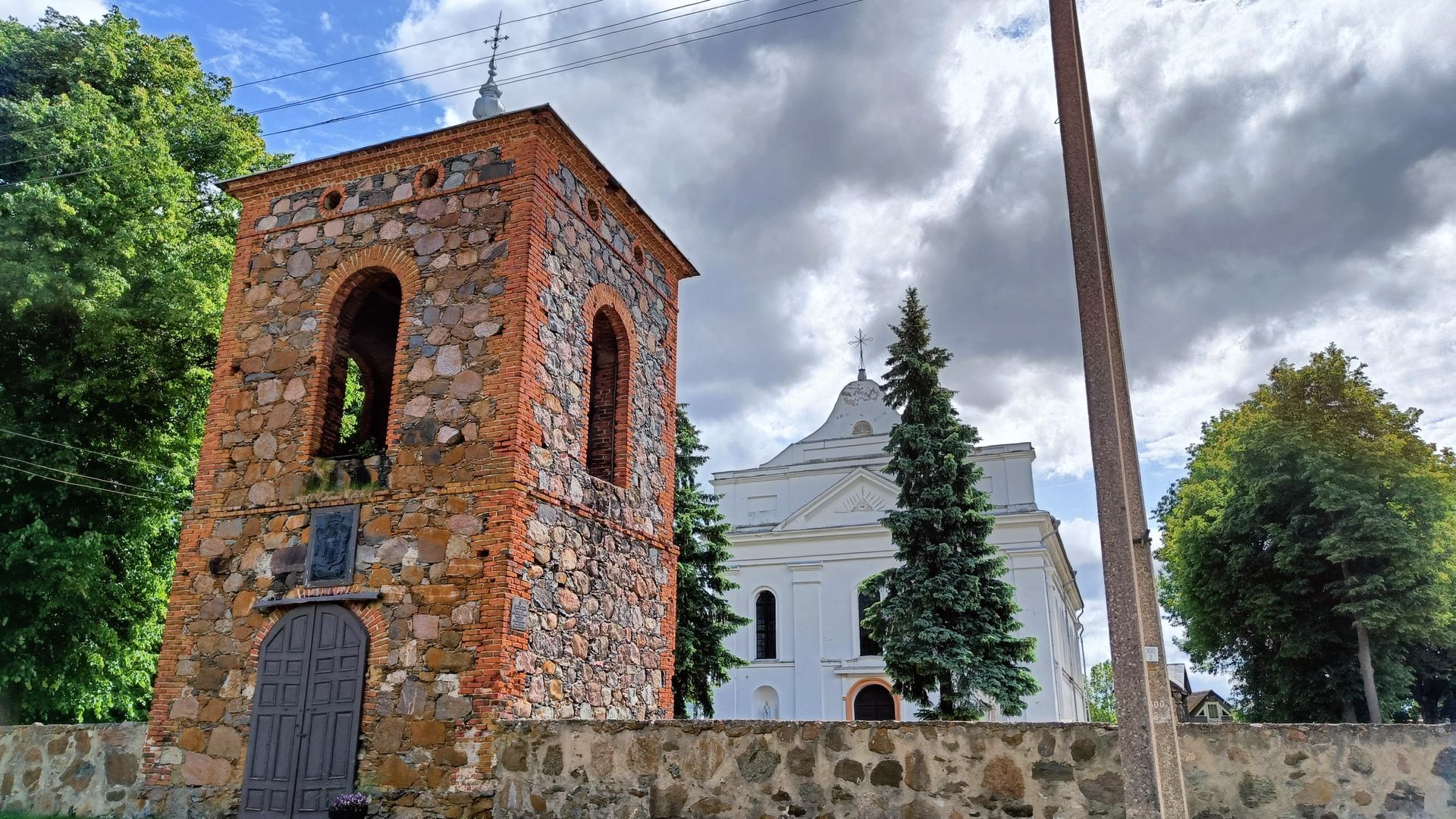 Darsūniškio Švč. Mergelės Marijos Ėmimo į dangų bažnyčia ir varpinė