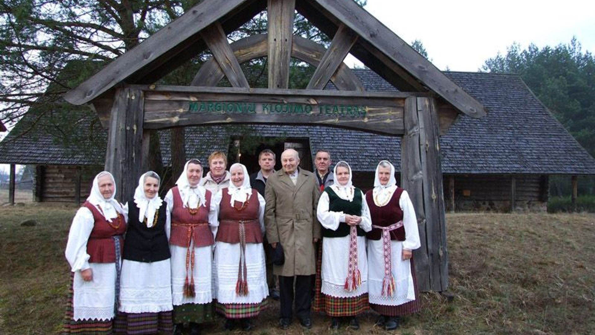 Margionių klojimo teatras