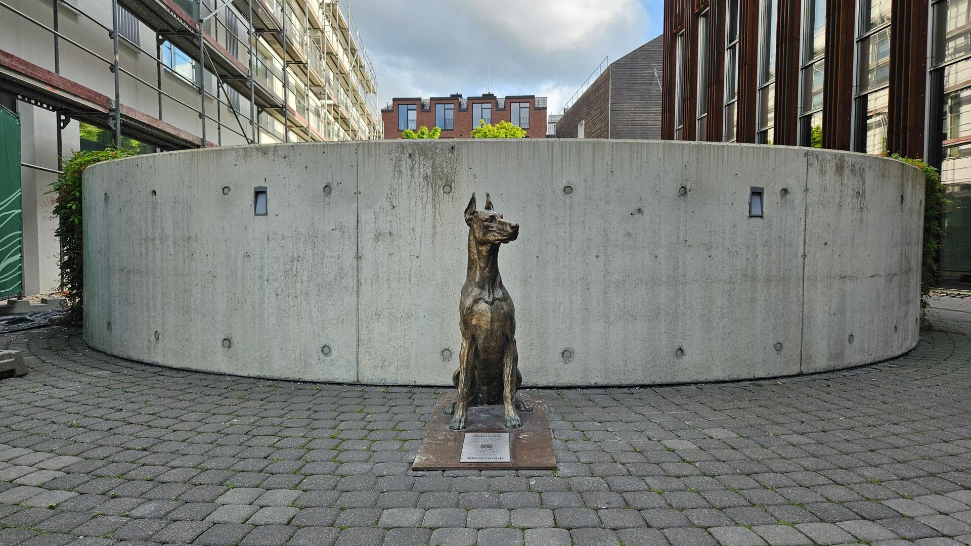 Sculpture Dog