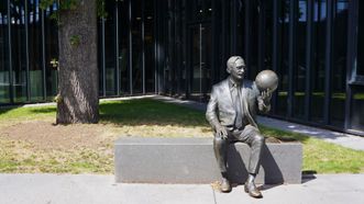 Sculpture James Naismith