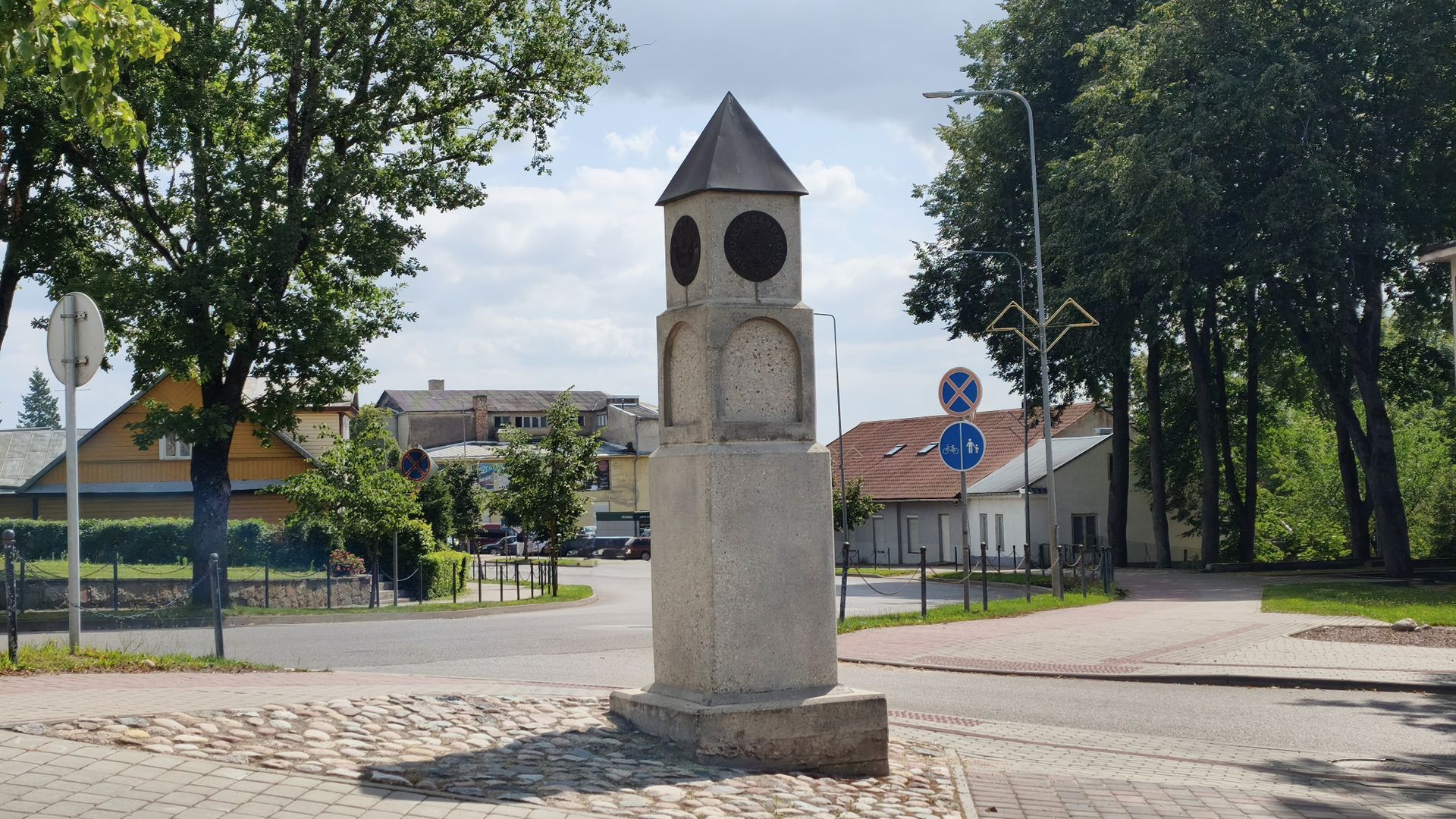 Monument to Ežerėnai