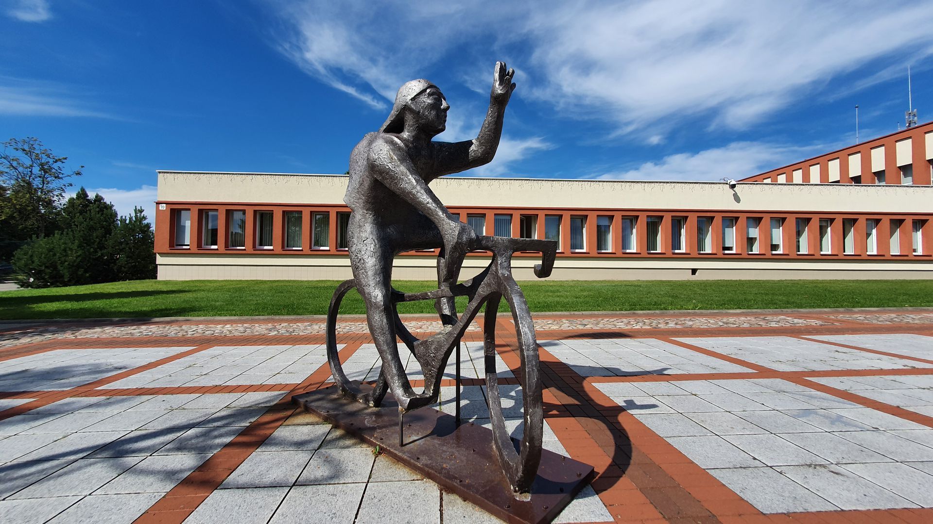 Sculpture Cyclist