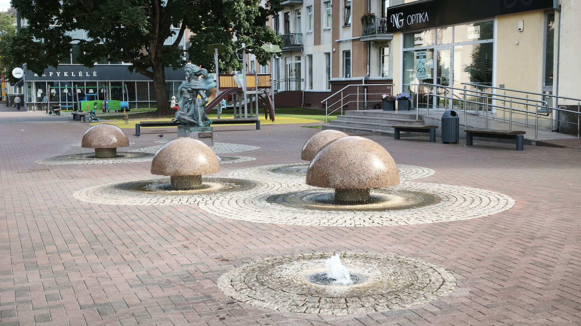 Šiaulių Kaštonų alėjos fontanėliai
