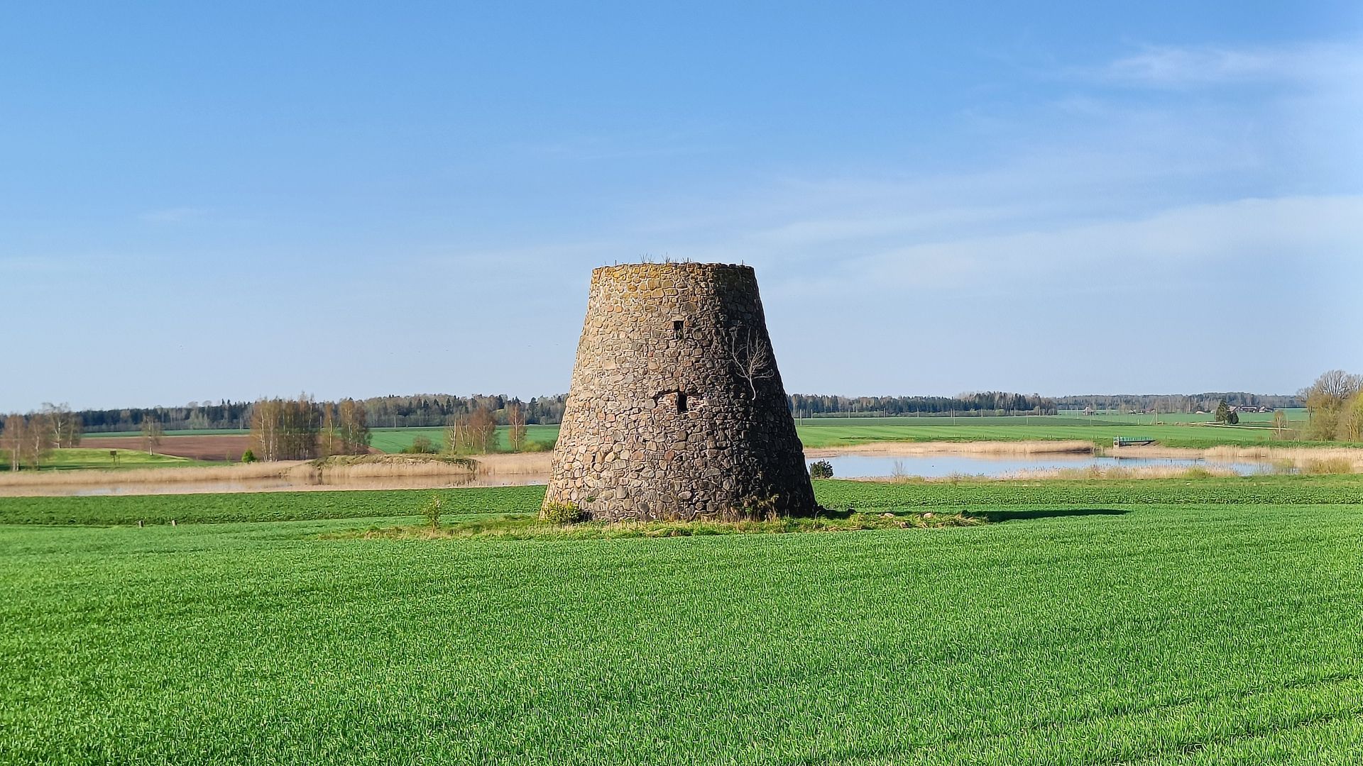 Mažeikių vėjo malūno griuvėsiai