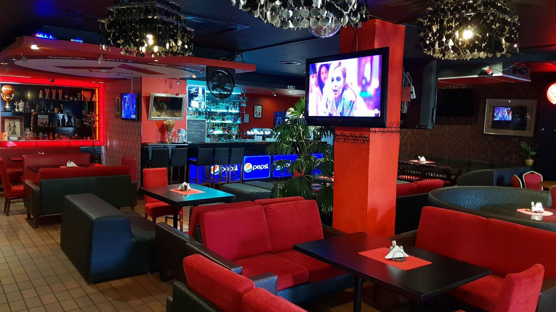 Bar Black Red