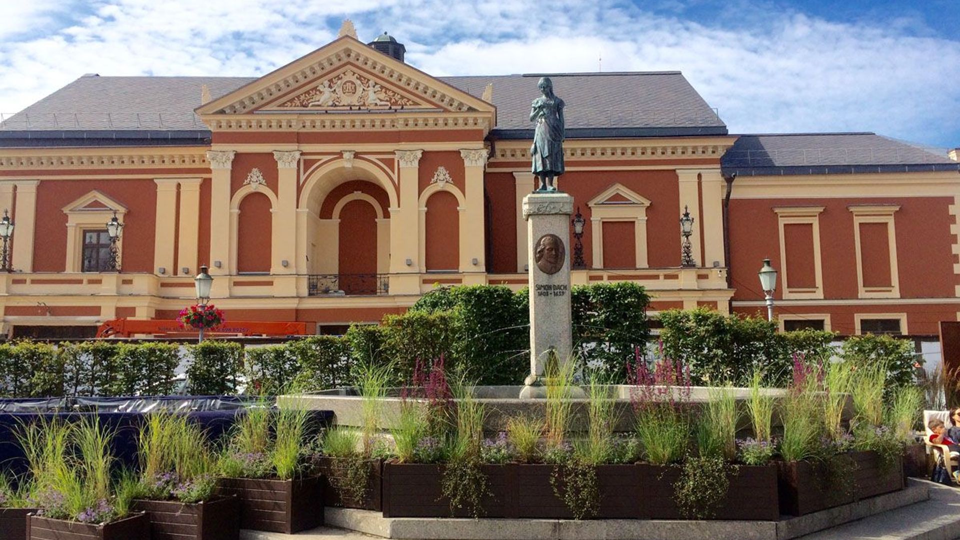 Monument to Simon Dach and Sculpture Ann from Tharau