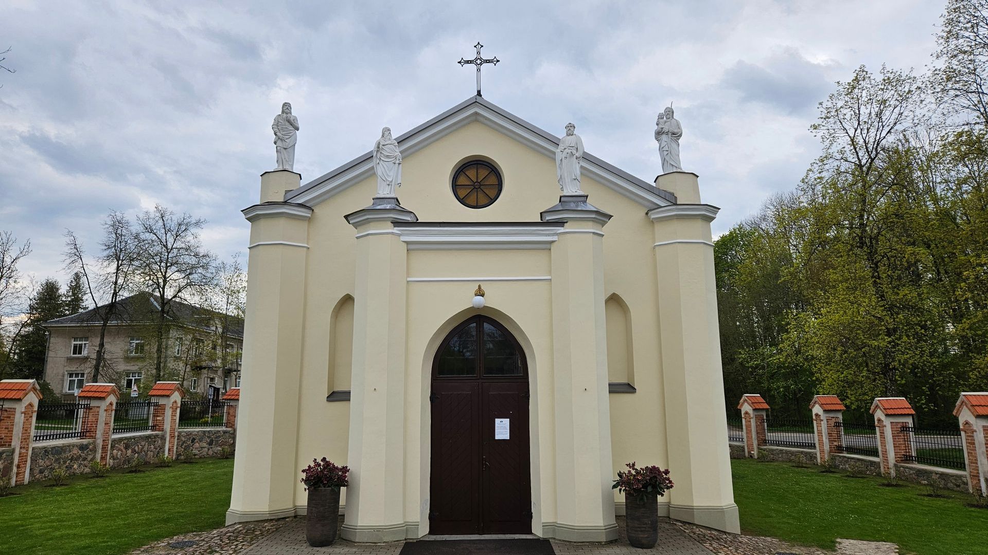 Trakų Vokė Manor's Chapel-Mausoleum