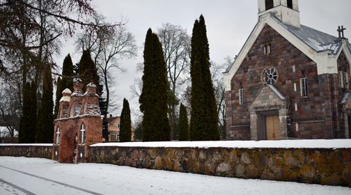 Andrioniškio Šv. apaštalų Petro ir Povilo bažnyčia