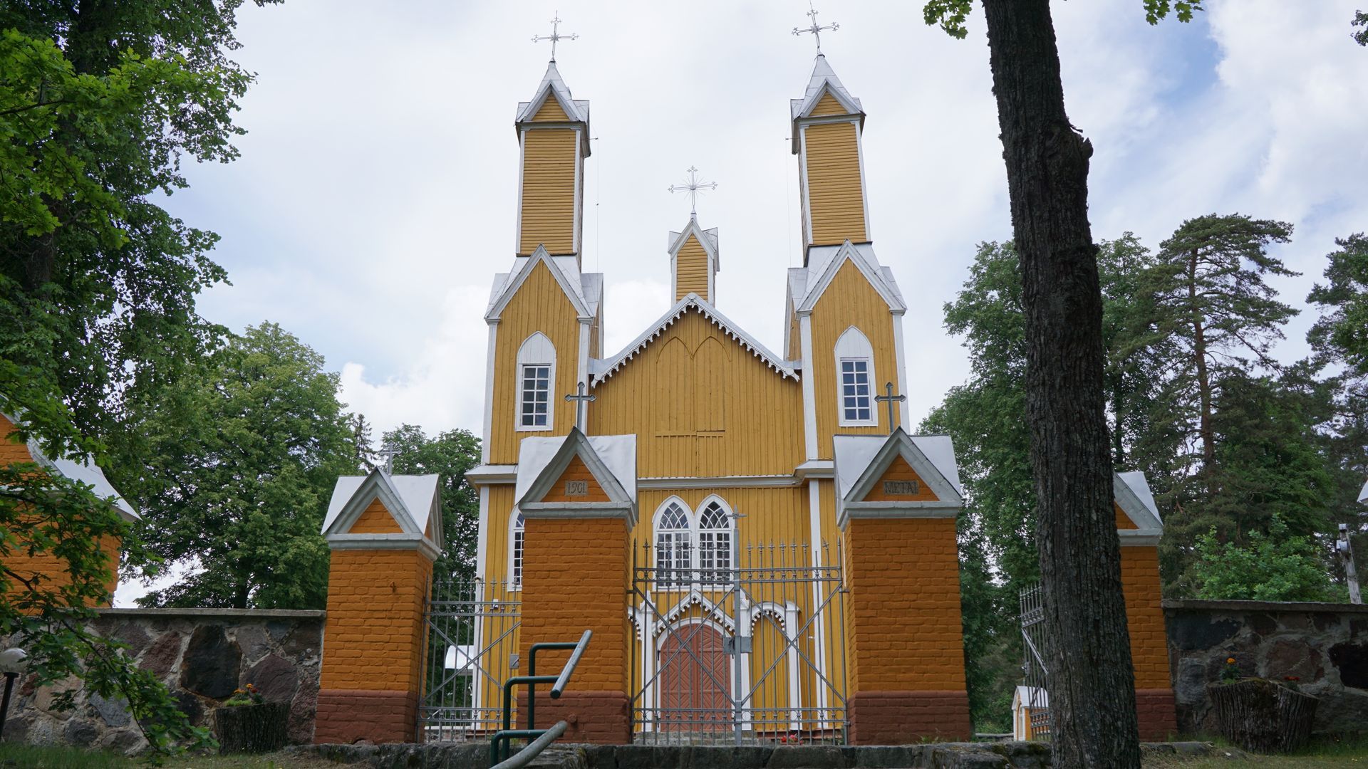 Marcinkonys St. Apostles Simon and Jude Thaddeus Church