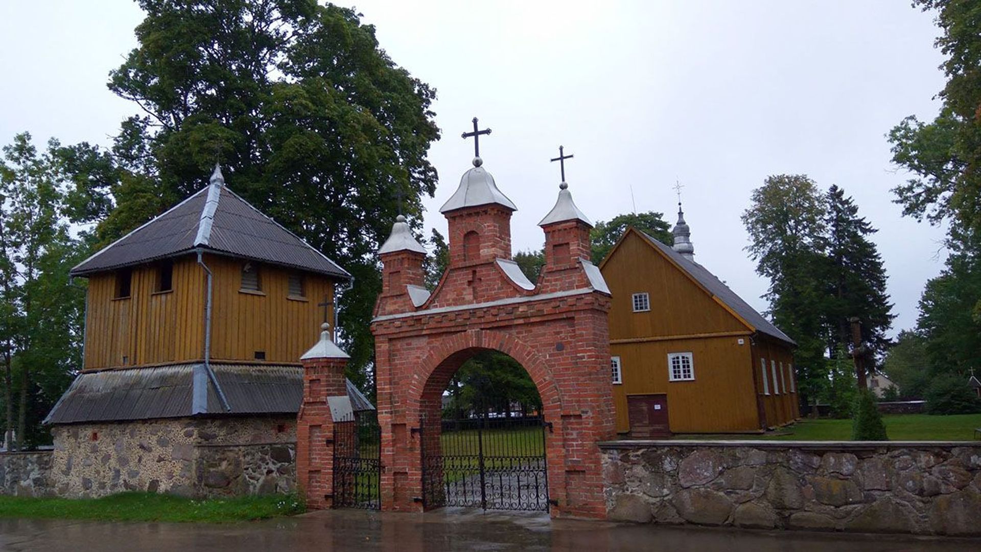 Pievėnai Church of the Crucified Jesus