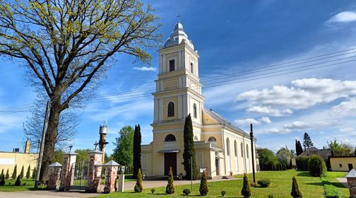 Veiveriai St. Louis Church