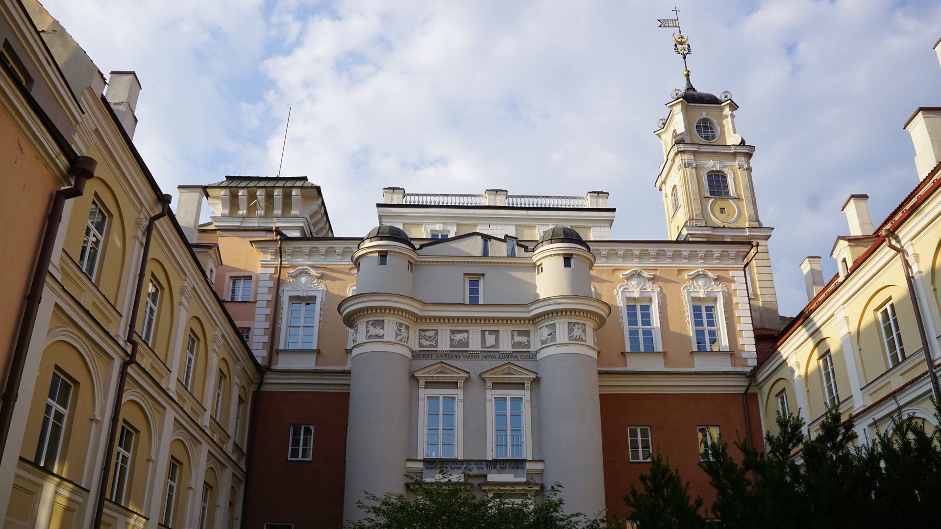 Vilniaus universiteto Observatorijos kiemas