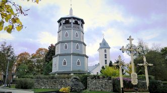 Radviliškio Švč. Mergelės Marijos Gimimo bažnyčia ir varpinė