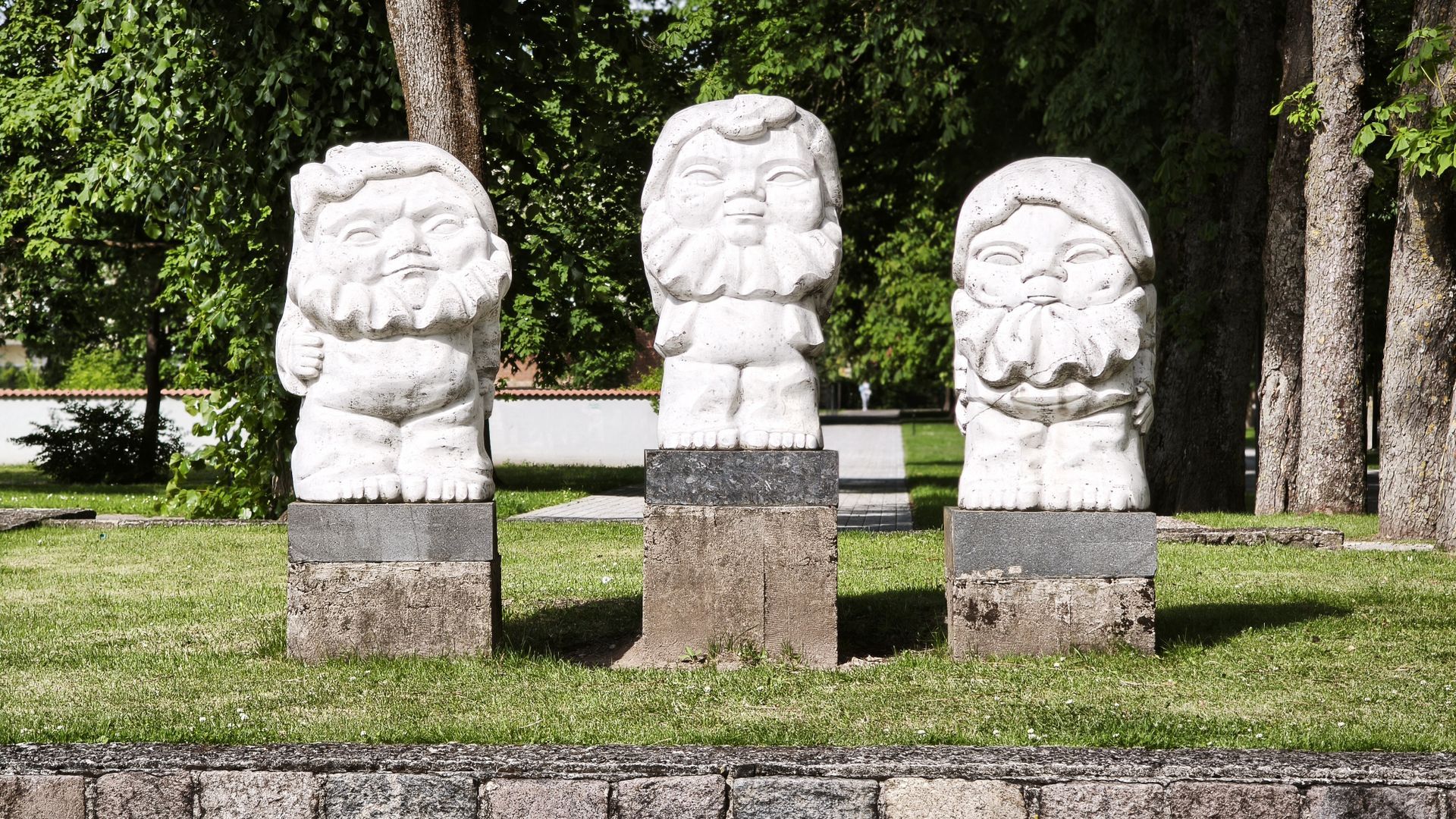 Sculpture Three Dwarfs