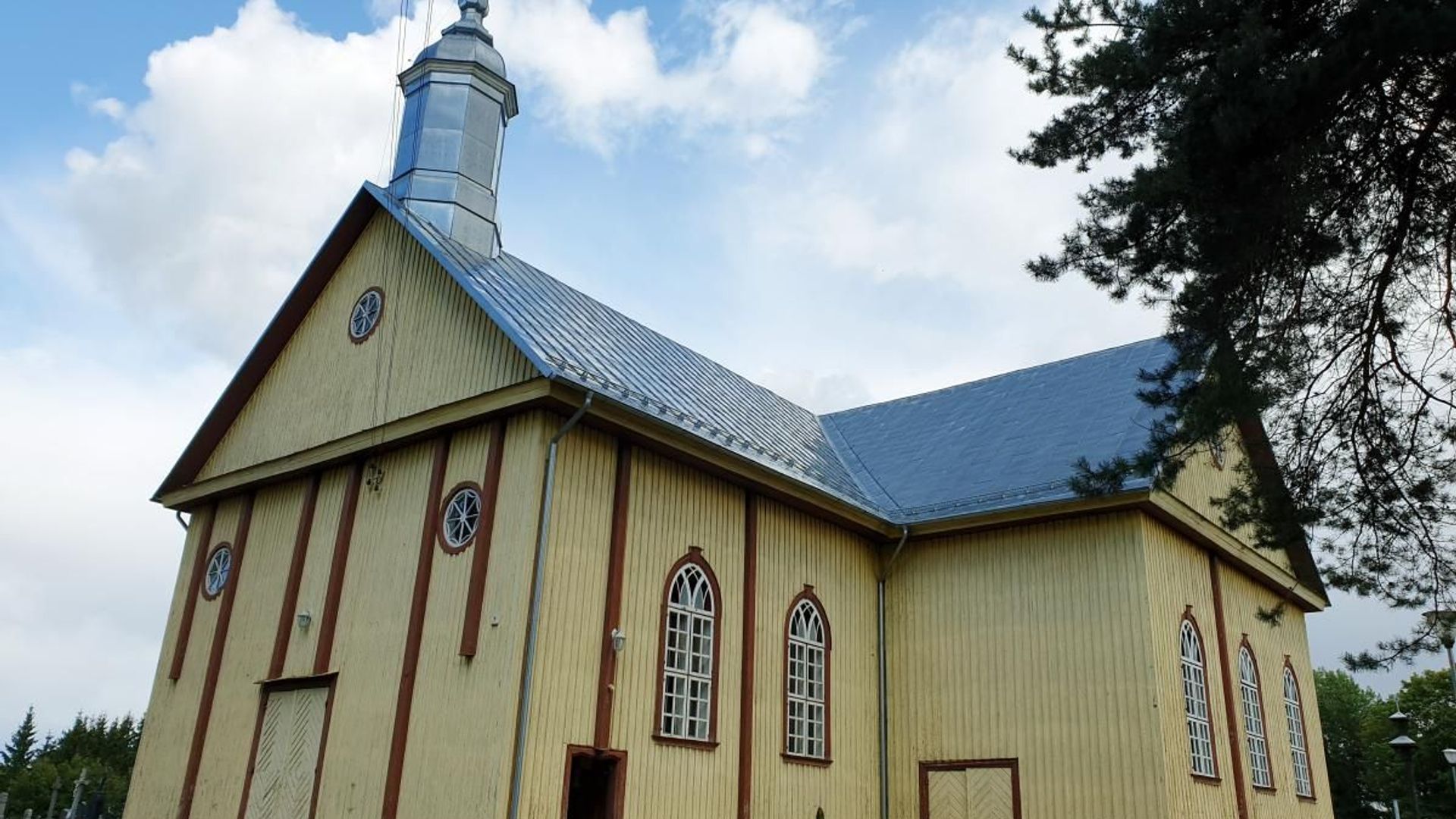 Pušalotas Apostles St. Peter and St. Paul Church