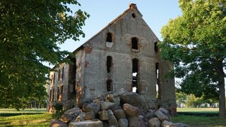 Tabariškių dvaro griuvėsiai